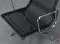 Preview: Vitra EA 107 Aluminium Chair Netzgewebe Schwarz verchromt gebraucht