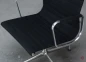 Preview: Vitra EA 108 Aluminium Chair Hopsak + Armauflagen Schwarz aus 2013 gebraucht