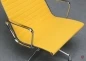 Preview: Vitra EA 124 Aluminium Chair Sessel Hopsak Gelb gebraucht