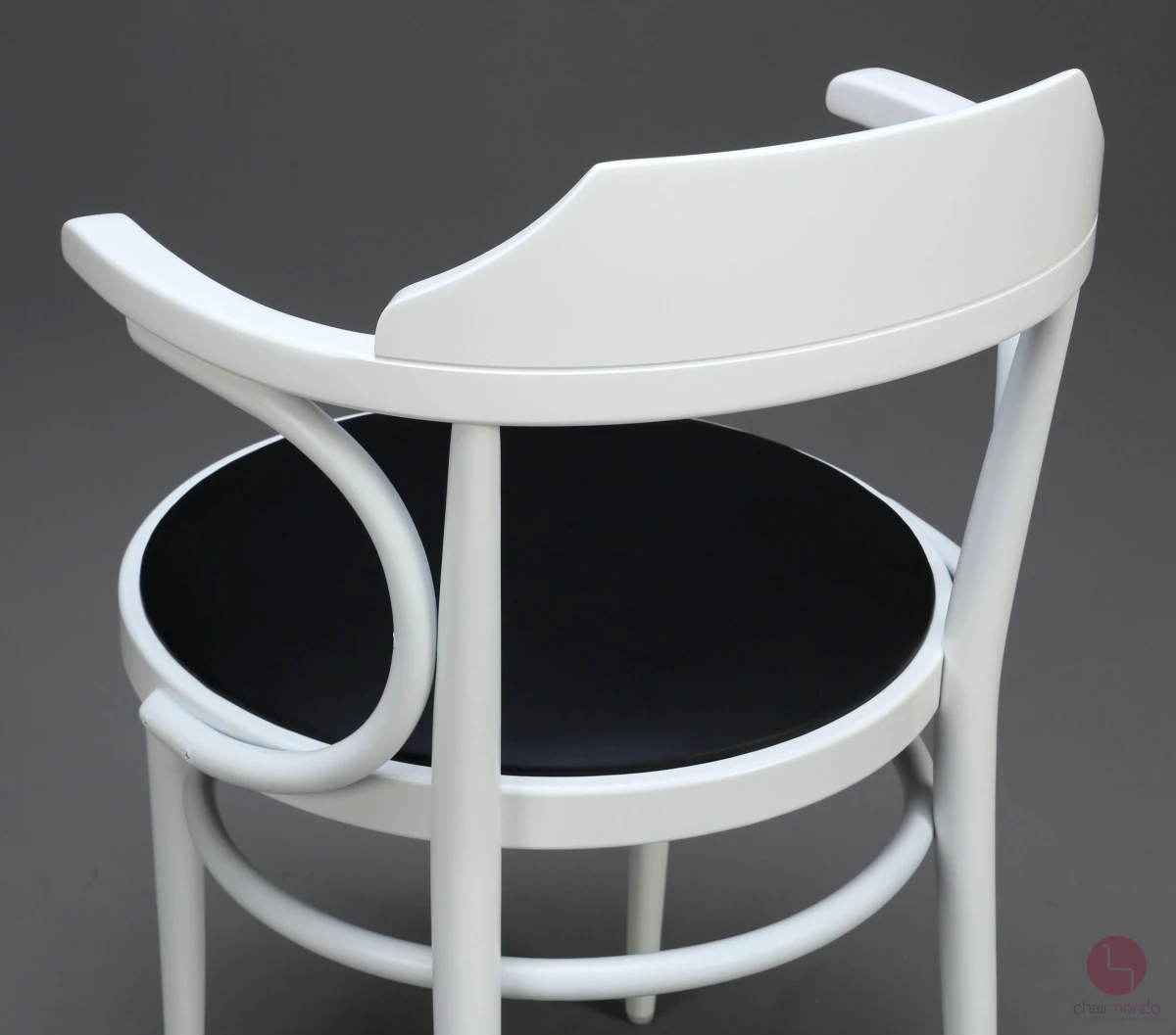 Thonet 233 P Bugholzstuhl in Weiß mit neuem Leder in Schwarz - gebraucht