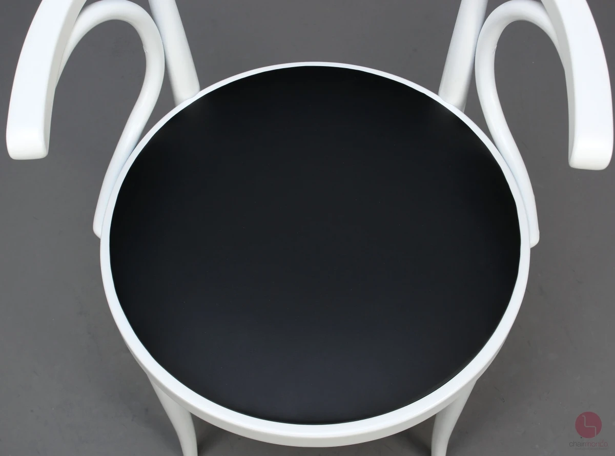 Thonet 233 P Bugholzstuhl in Weiß mit neuem Leder in Schwarz - gebraucht