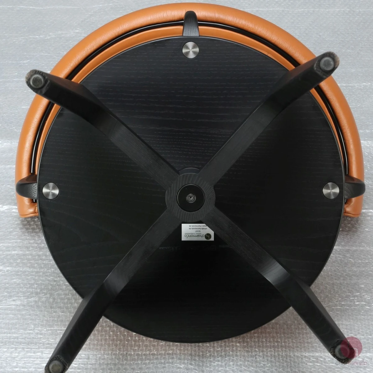 Cassina-Indochine-528-Drehstuhl-Detailansicht-Unten