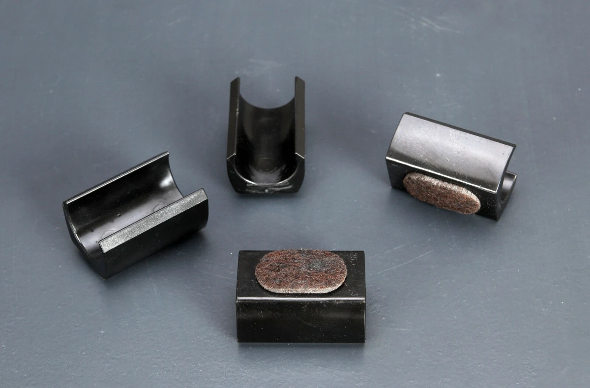 Set aus vier Stück Klemmgleiter passend für Stahlrohrfreischwinger wie z.B Thonet S 64 und S32