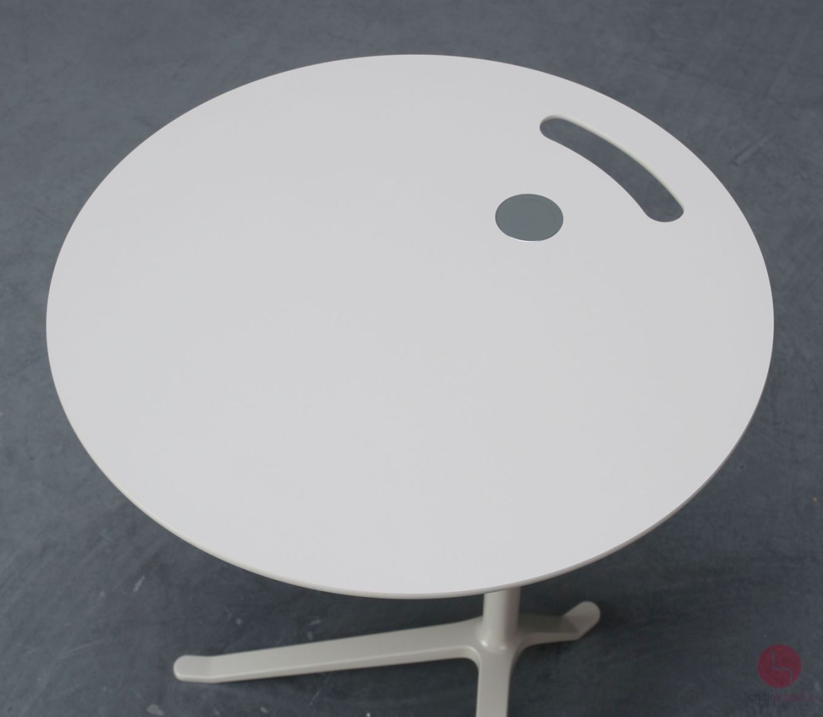 Preview: Fritz Hansen KS12 Little Friend Beistelltisch in Taupe - gebraucht