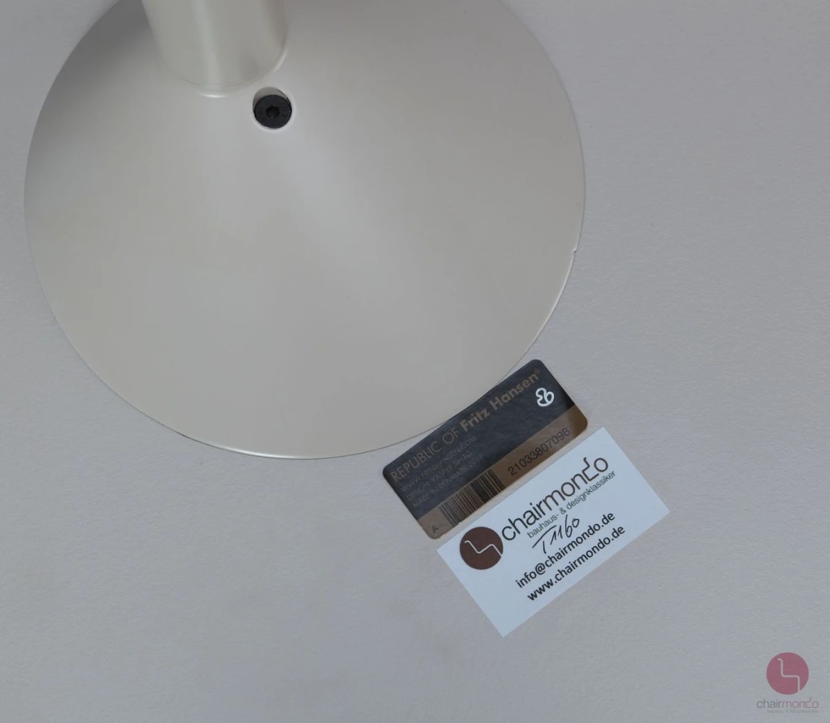 Fritz Hansen KS12 Little Friend Beistelltisch in Taupe - gebraucht