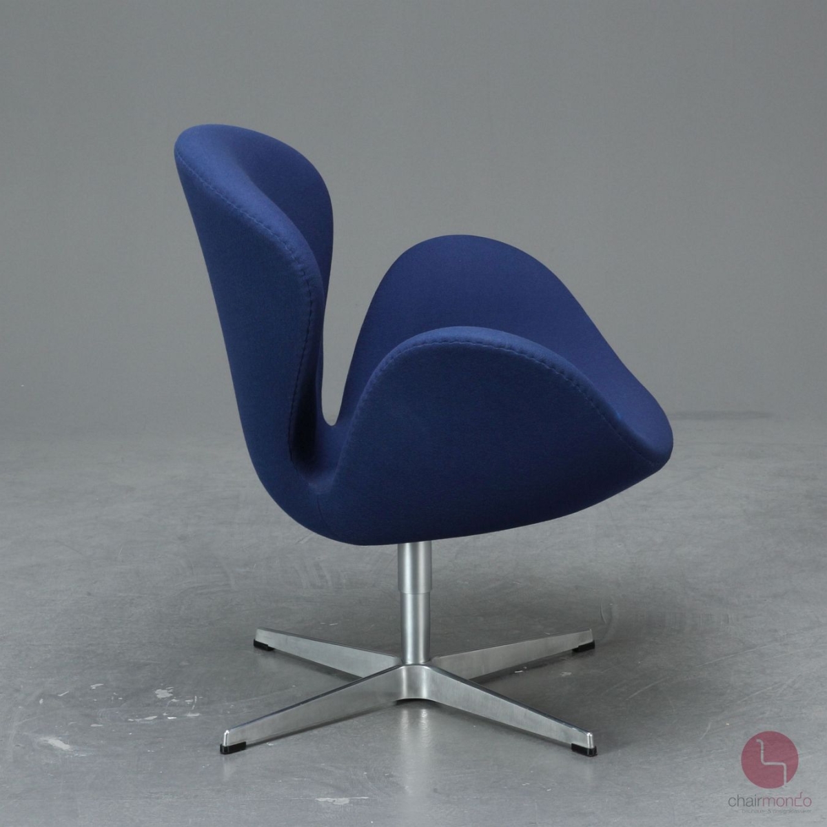 Preview: Fritz Hansen Swan Chair in Blau Lounge Sessel gebraucht