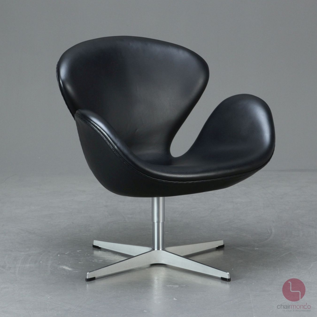 Preview: Fritz Hansen Swan Chair in Schwarz Leder Sessel gebraucht