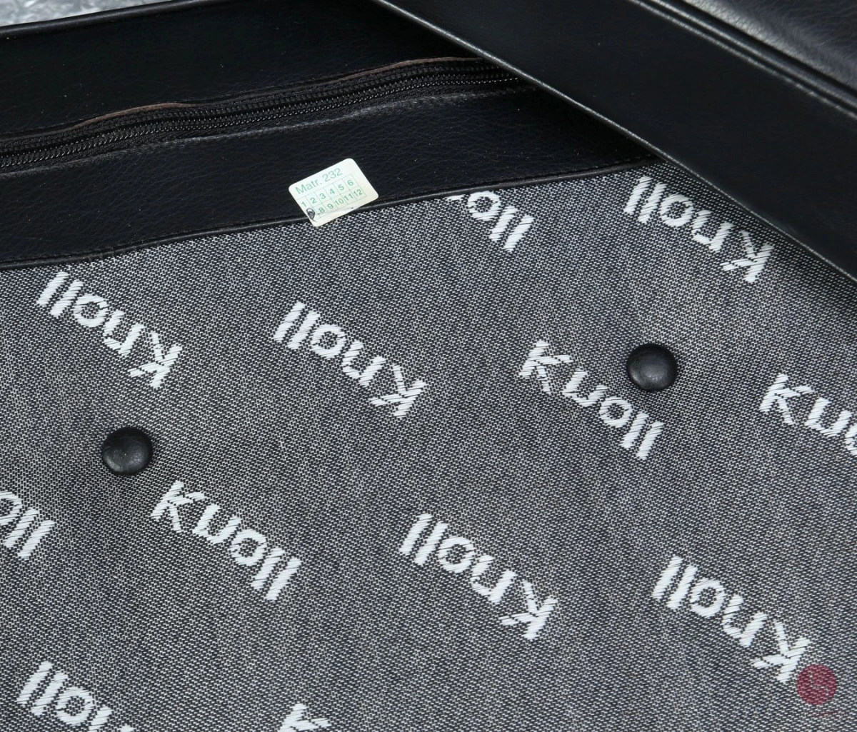 Knoll Barcelona Chair mit schwarzem Leder - gebraucht