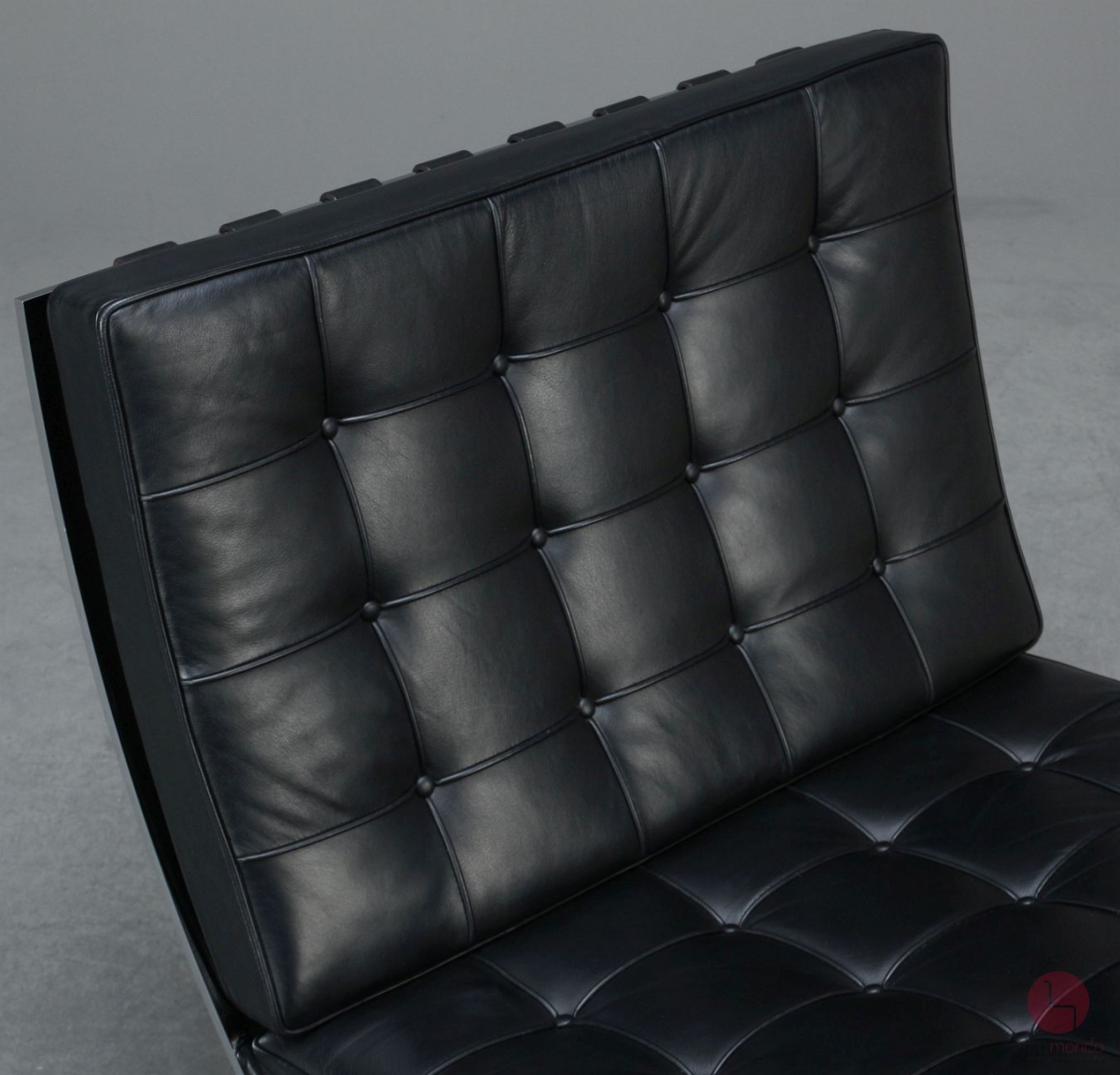 Preview: Knoll Barcelona Chair mit schwarzem Leder - gebraucht