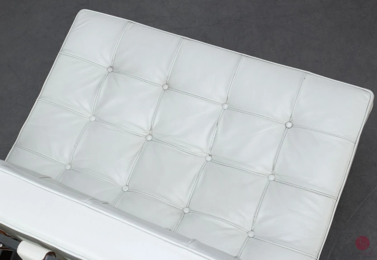 Knoll Barcelona Chair mit weißem Leder - gebraucht