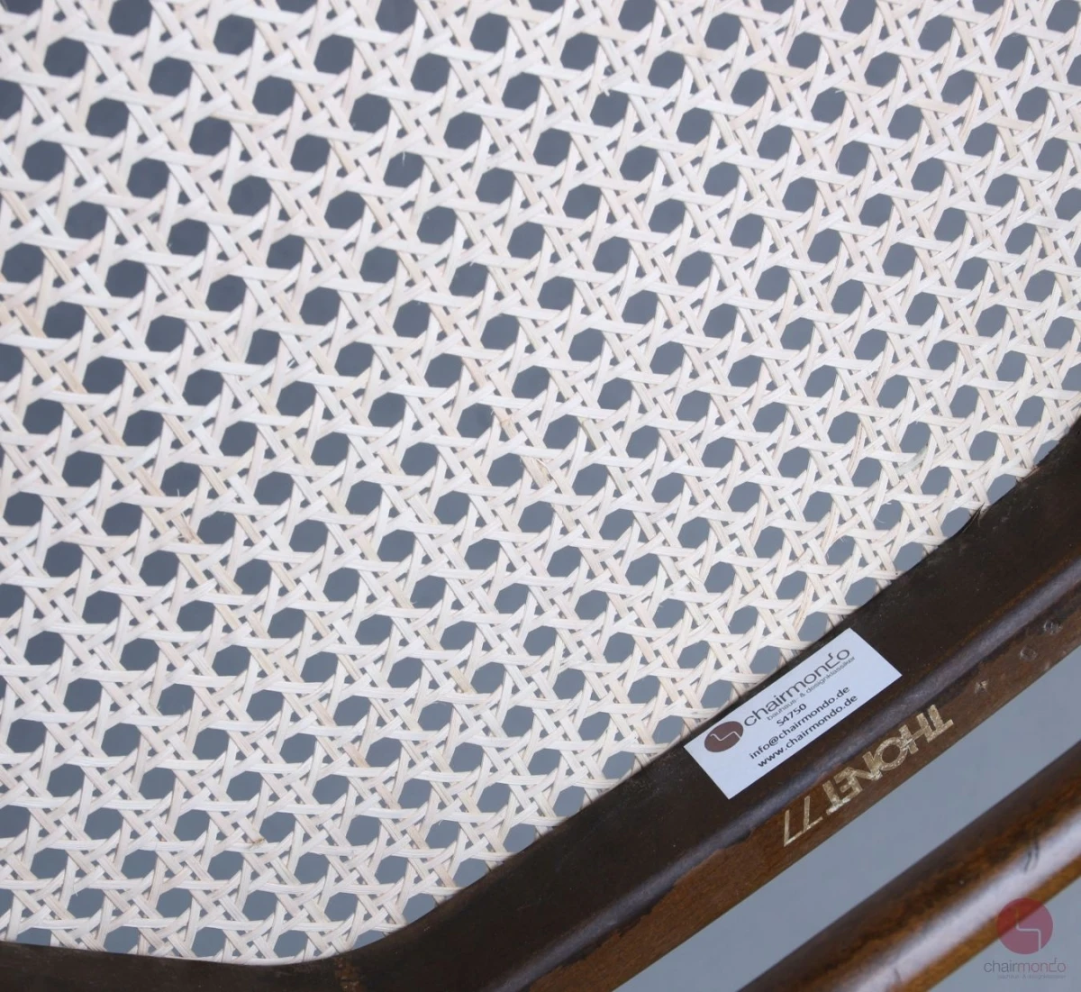 Thonet 214 Nussbaum Braun Bugholzstuhl mit neuem Geflecht gebraucht