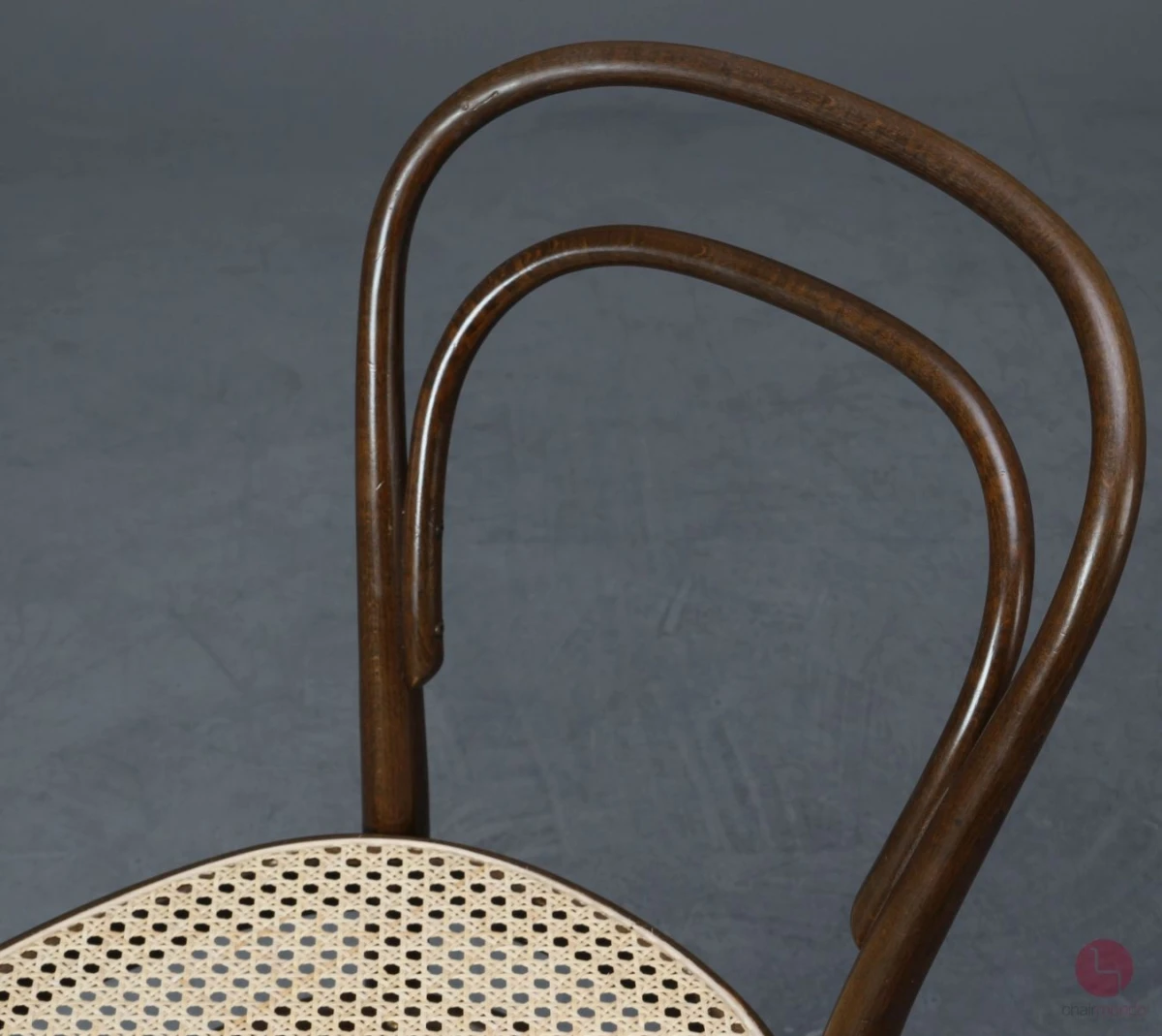 Thonet 214 Nussbaum Braun Bugholzstuhl mit neuem Geflecht gebraucht