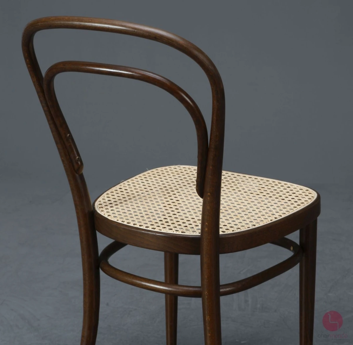 Thonet 214 Nussbaum Braun Bugholzstuhl mit neuem Geflecht gebraucht