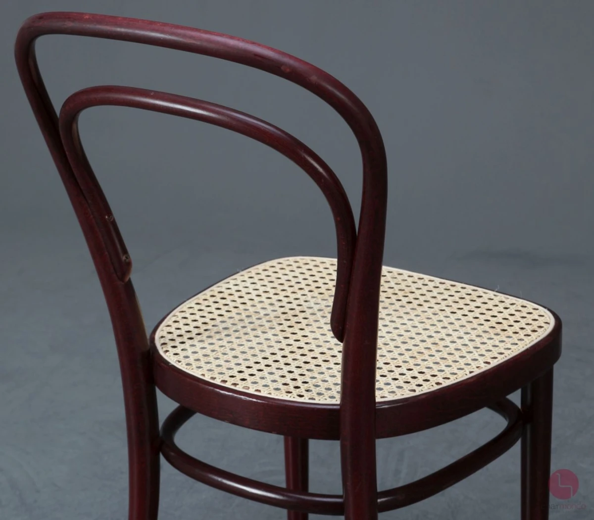 Thonet 214 Rotschwarz Bugholzstuhl mit neuem Geflecht gebraucht