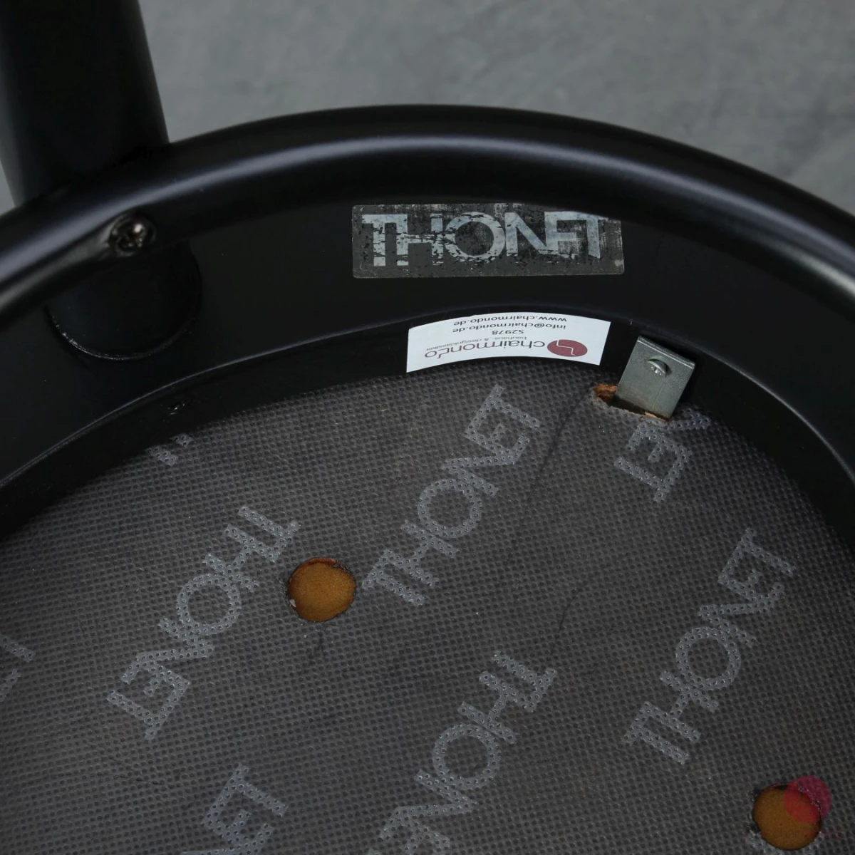 Thonet 214 PH Bugholz Hocker mit neuem schwarzem Leder gebraucht