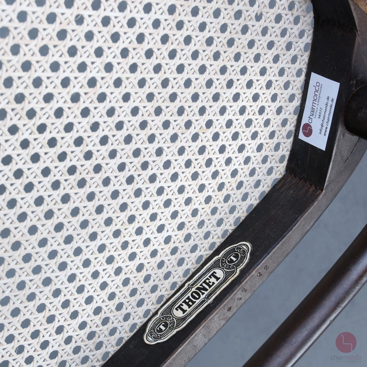 Thonet 215 R Dunkelbraun Bugholzstuhl mit neuem Geflecht gebraucht