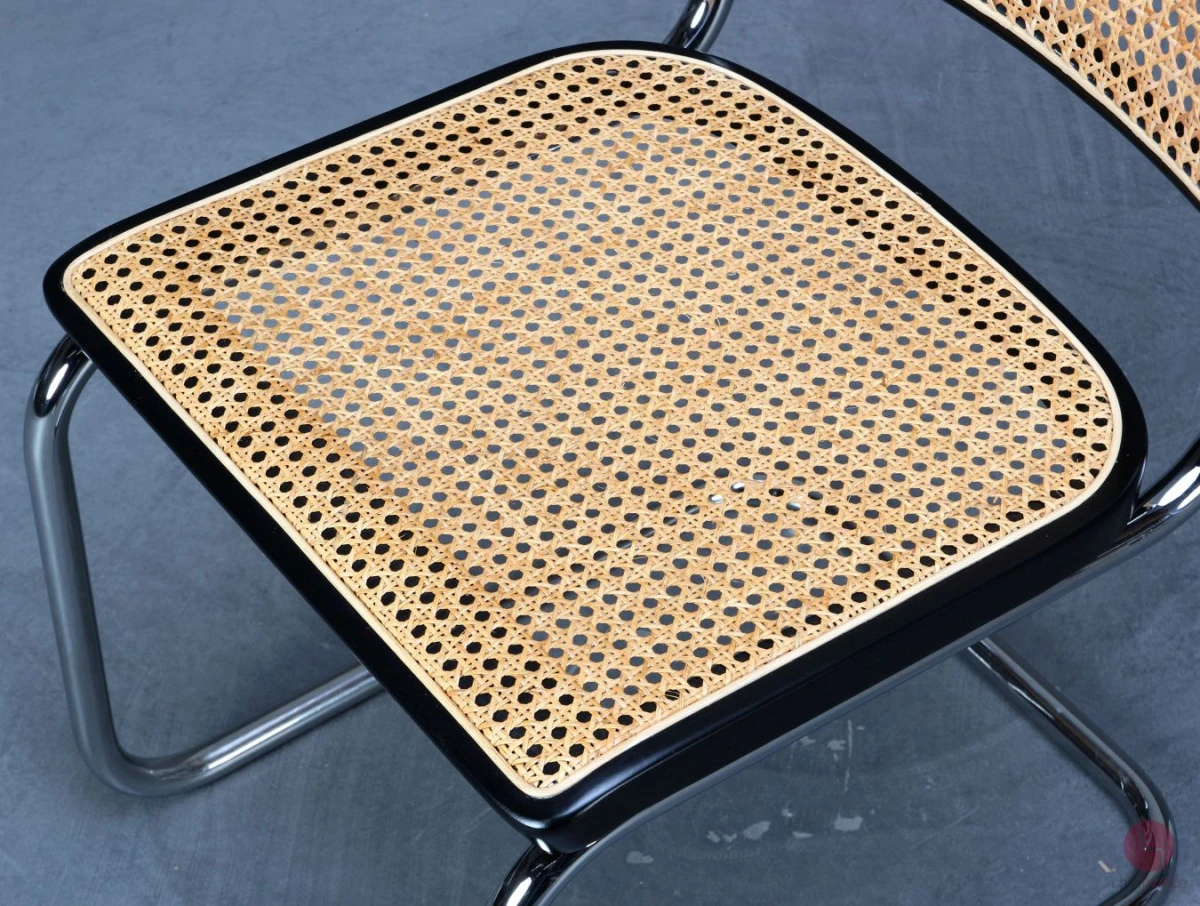 Thonet S32 Schwarz Freischwinger mit Wiener Geflecht restauriert