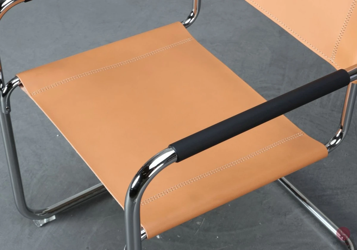 Thonet S34 Freischwinger mit neuem Kernleder in Beige Natur - gebraucht