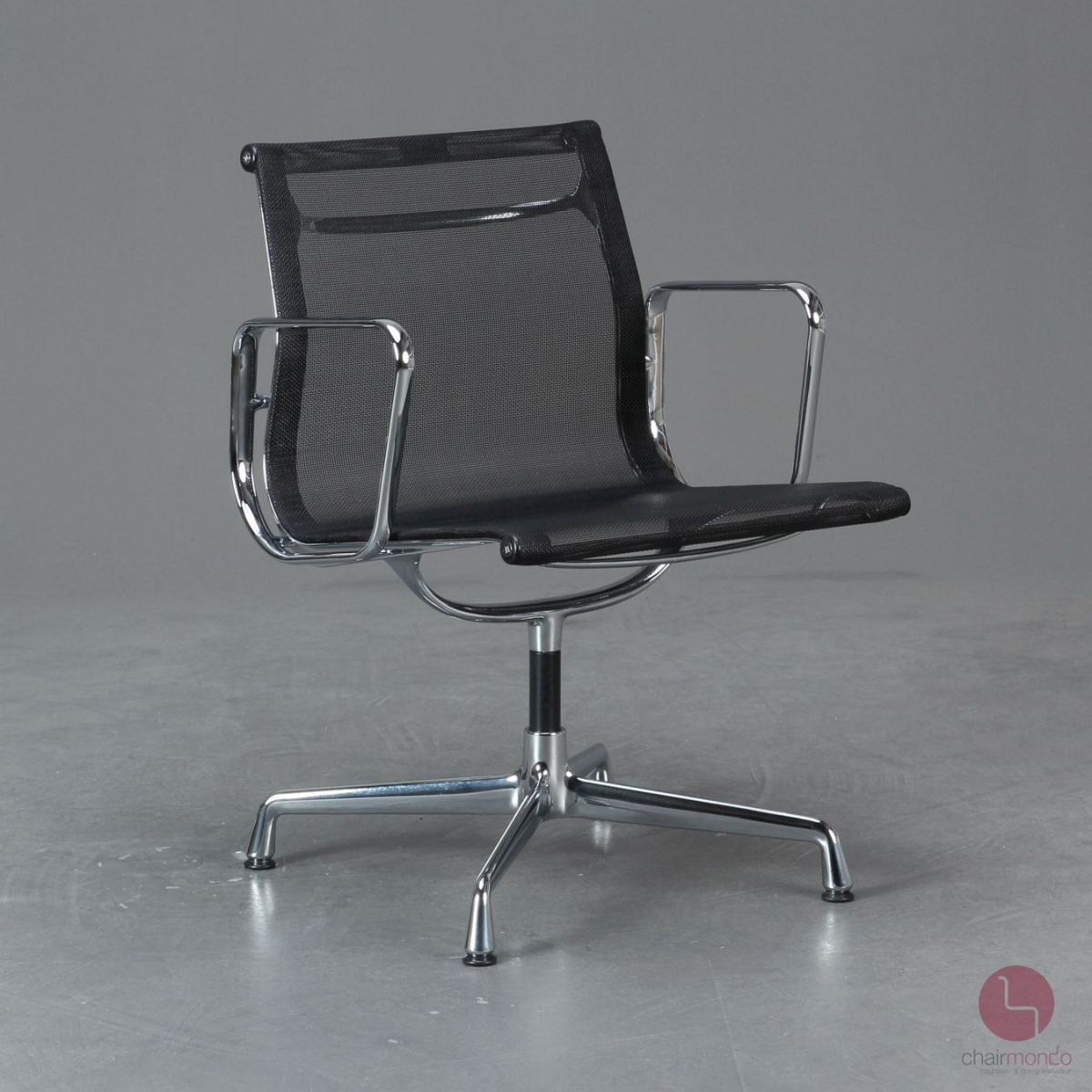 Preview: Vitra EA 107 Aluminium Chair Netzgewebe Schwarz verchromt gebraucht