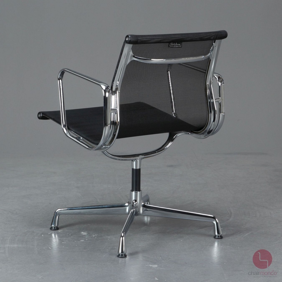 Preview: Vitra EA 107 Aluminium Chair Netzgewebe Schwarz verchromt gebraucht