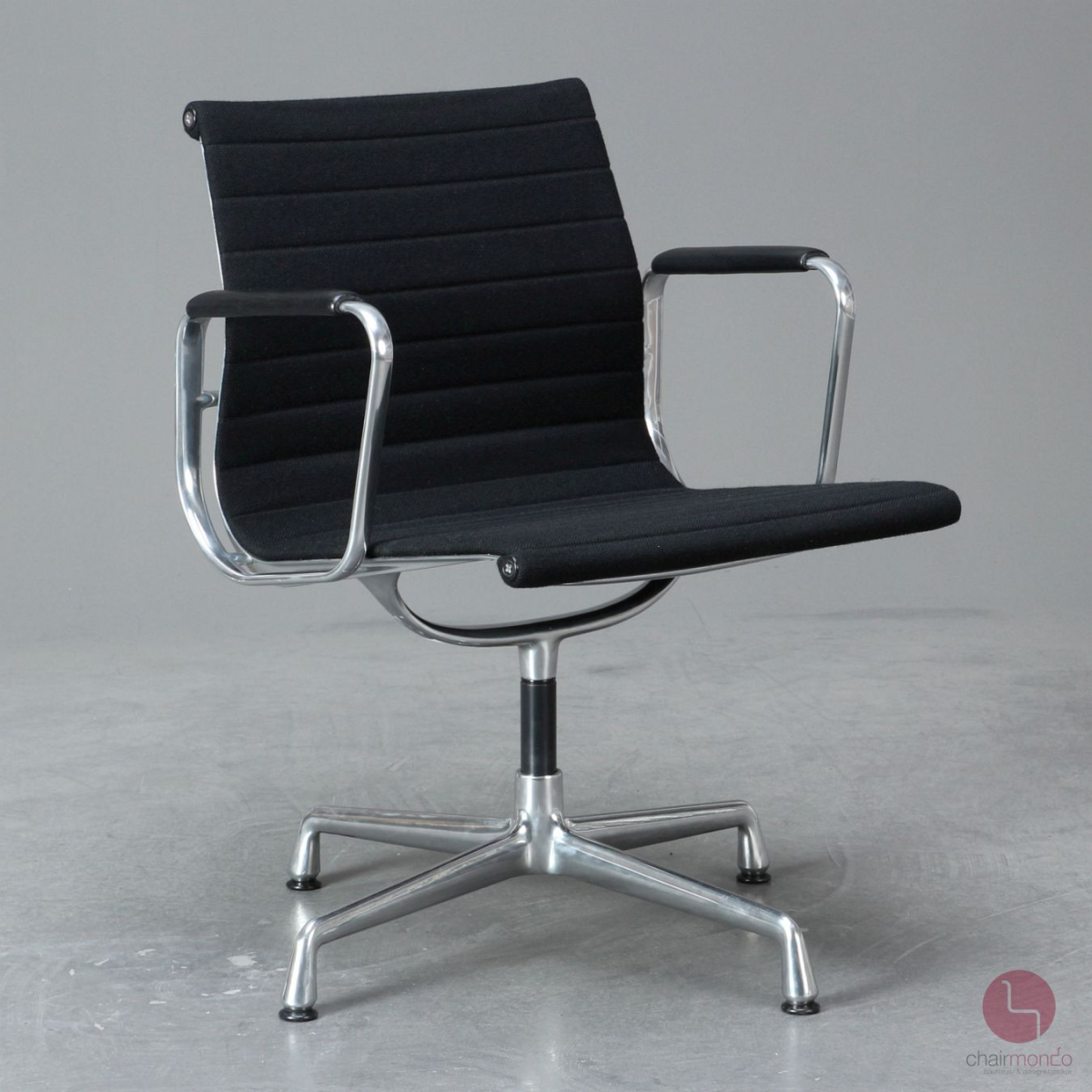 Preview: Vitra EA 108 Aluminium Chair Hopsak + Armauflagen Schwarz gebraucht