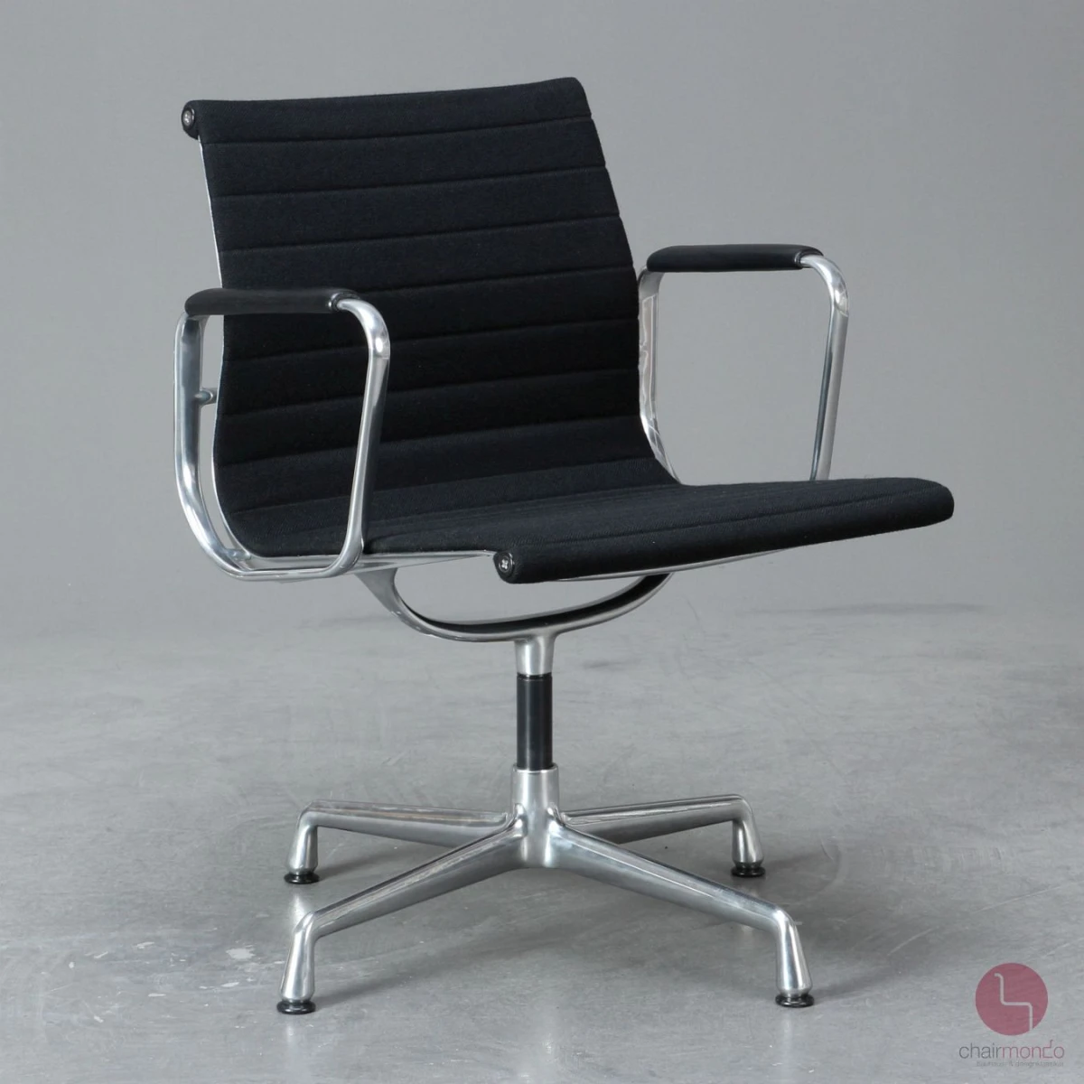 Vitra EA 108 Aluminium Chair Hopsak + Armauflagen Schwarz gebraucht