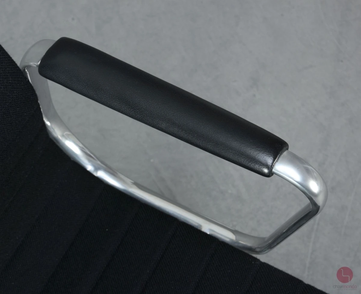 Vitra EA 108 Aluminium Chair Hopsak + Armauflagen Schwarz gebraucht