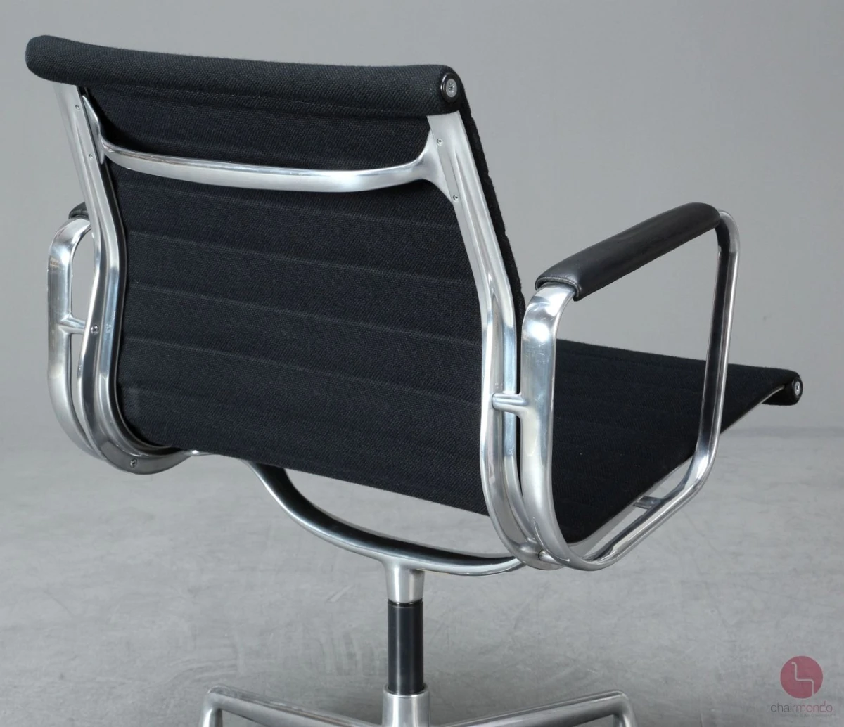 Vitra EA 108 Aluminium Chair Hopsak + Armauflagen Schwarz gebraucht