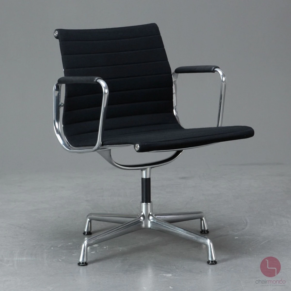 Vitra EA 108 Aluminium Chair Hopsak + Armauflagen Schwarz aus 2013 gebraucht