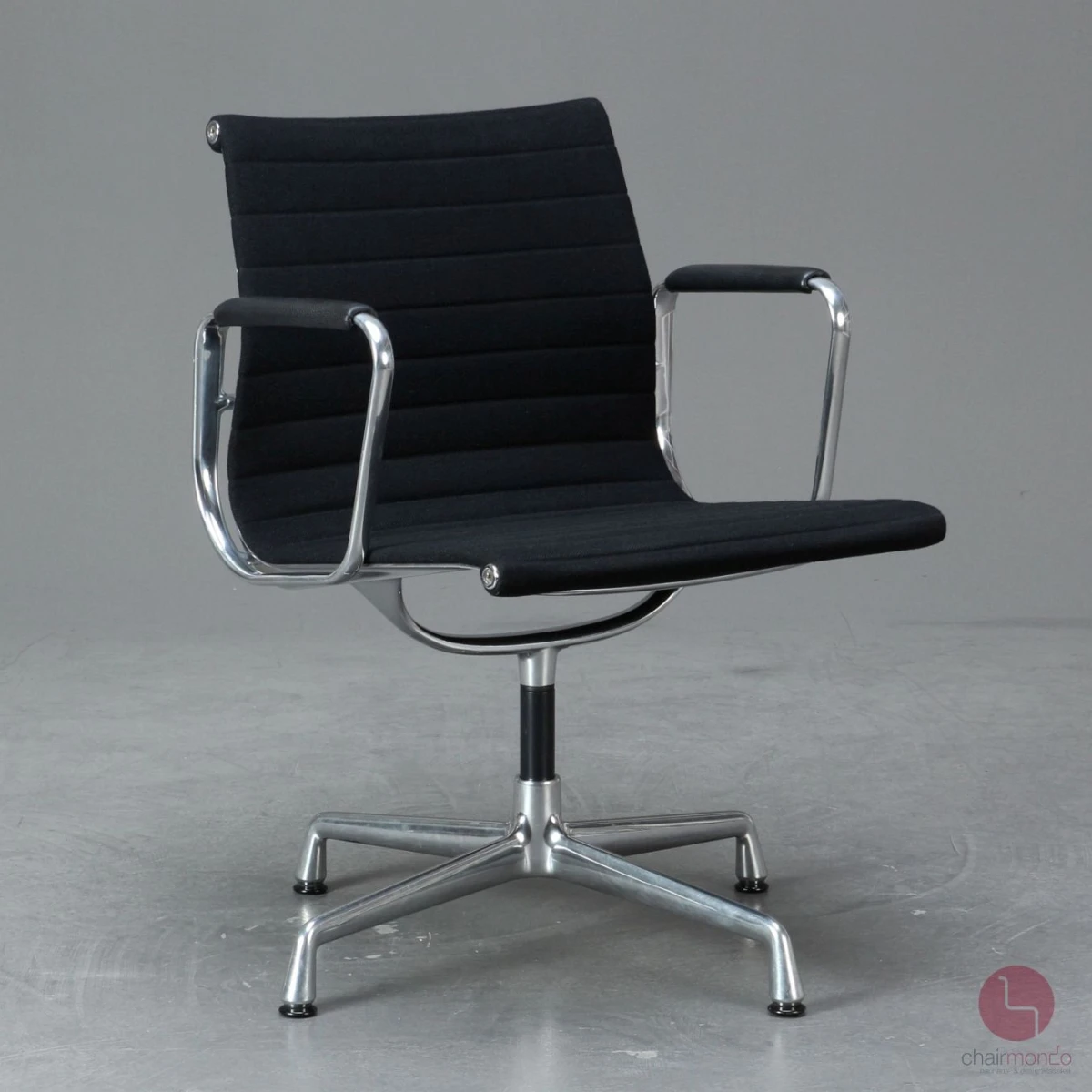 Vitra EA 108 Aluminium Chair Hopsak + Armauflagen Schwarz aus 2013 gebraucht