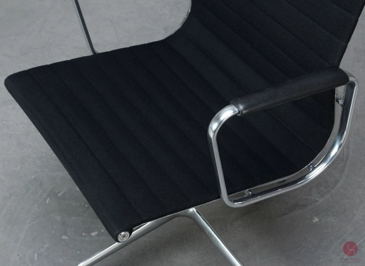 Vitra EA 108 Aluminium Chair Hopsak + Armauflagen Schwarz aus 2013 gebraucht