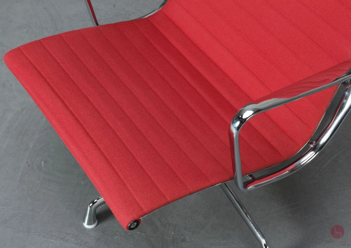 Vitra EA 115 Aluminium Chair Sessel Hopsak Himbeer Rot gebraucht