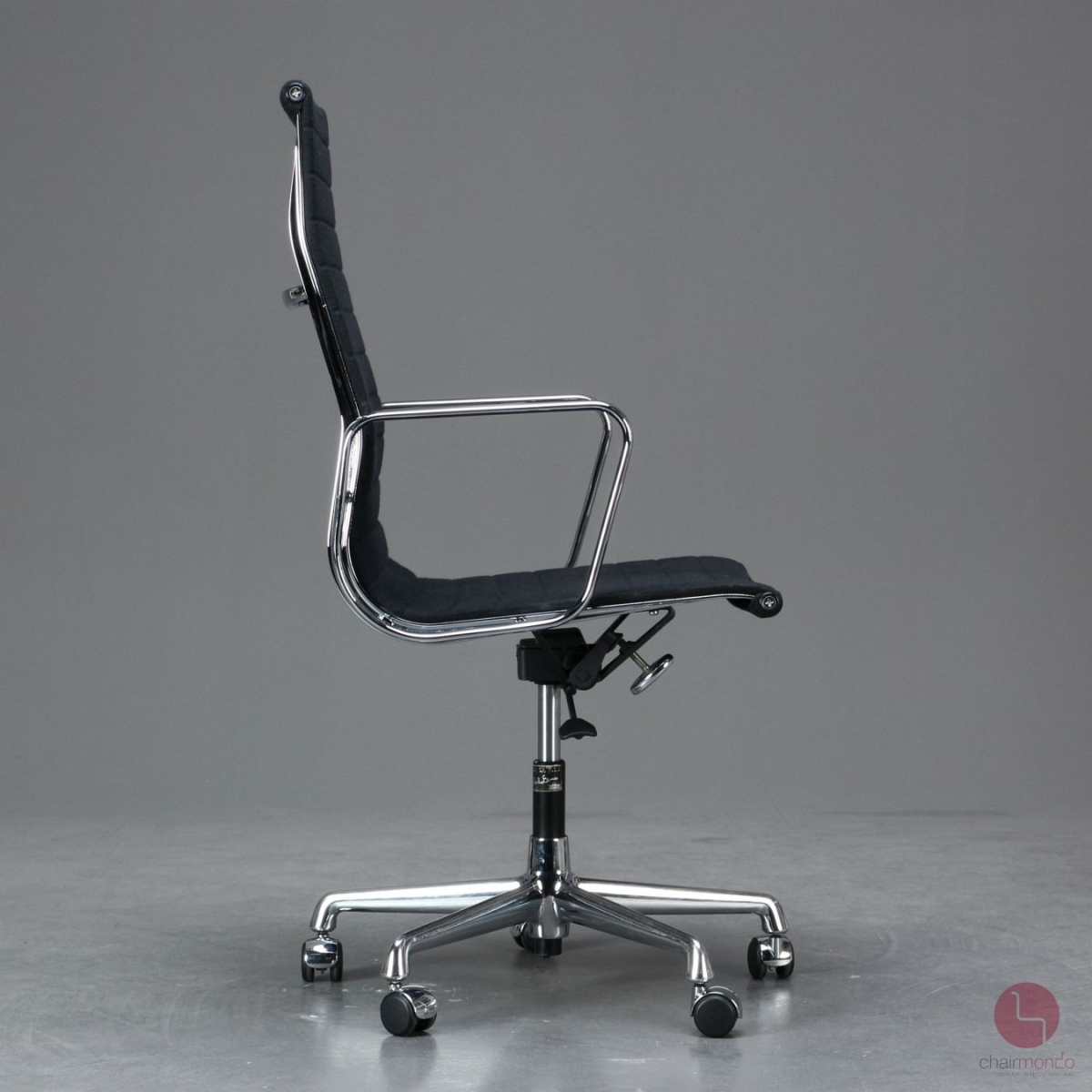 Preview: Vitra EA 119 Aluminium Chair Hopsak Schwarz gebraucht