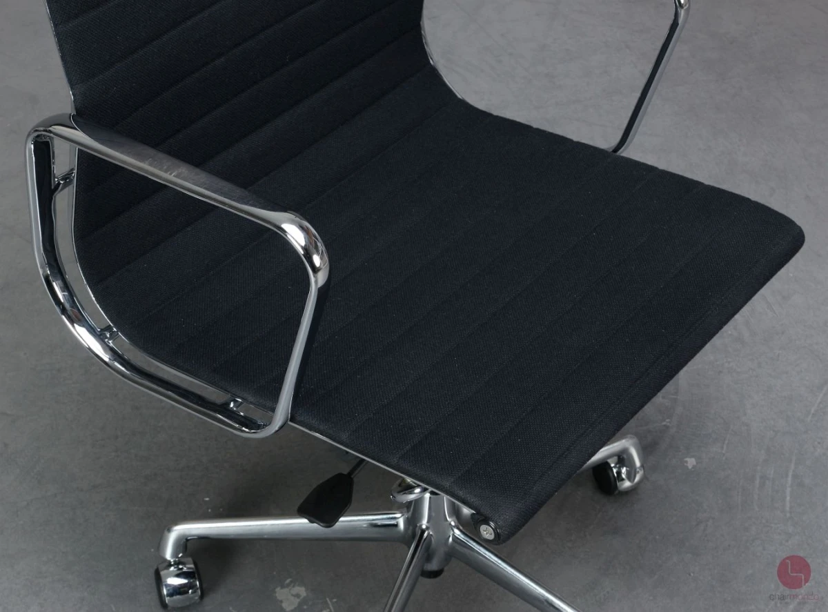 Vitra EA 119 Aluminium Chair Hopsak Schwarz gebraucht