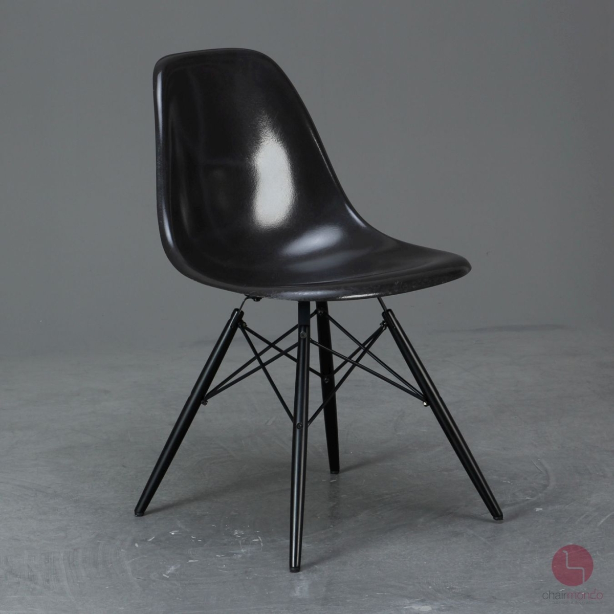 Preview: Vitra Eames DSW Side Chair Fiberglas Hermann Miller Schwarz Ahorngestell gebraucht