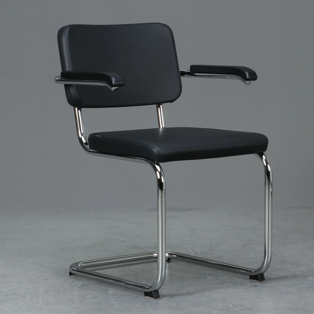 Thonet S64 PV Freischwinger Leder Schwarz Nero Frontansicht