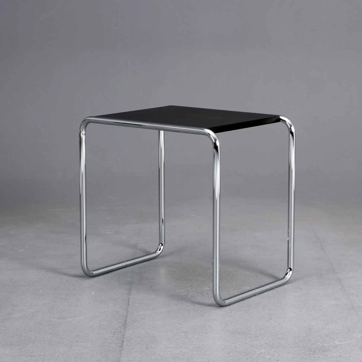 Thonet B9 b Beistelltisch Schwarz gebeizt Satztisch