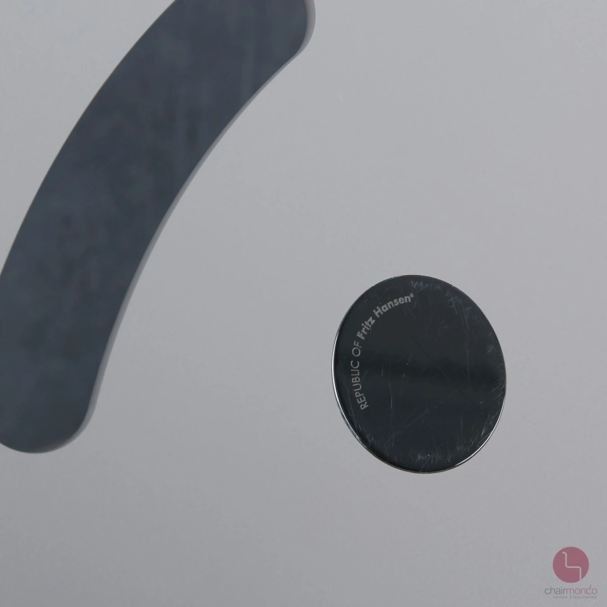 Fritz Hansen KS12 Little Friend Beistelltisch in Taupe - gebraucht