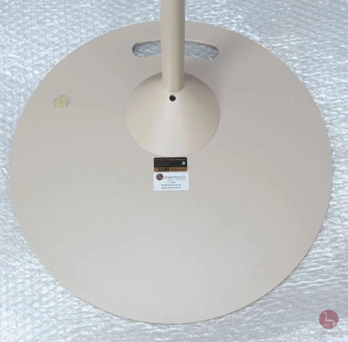 Fritz Hansen KS12 Little Friend Beistelltisch in Taupe - gebraucht