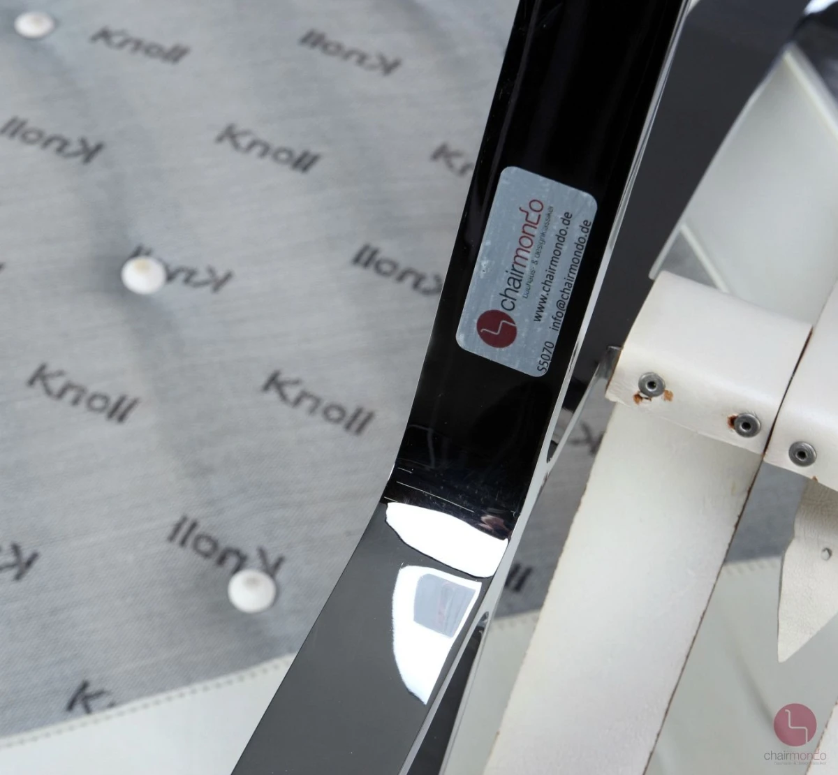 Knoll Barcelona Chair mit weißem Leder - gebraucht