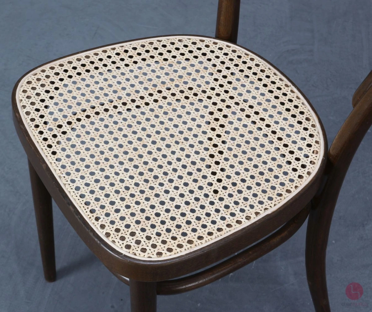 Thonet 214 Nussbaum Braun Bugholzstuhl mit neuem Geflecht gebraucht