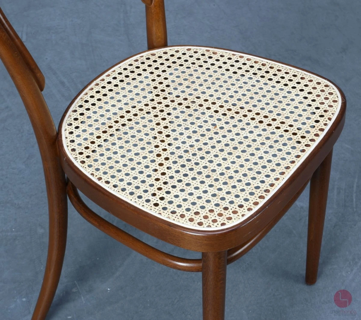 Thonet 214 Nussbaum Braun Bugholzstuhl mit neuem Geflecht gebraucht