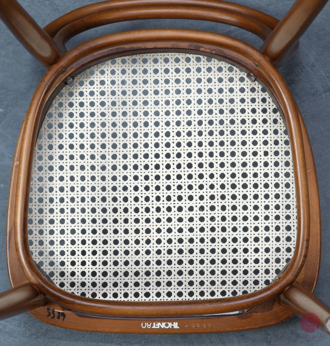 Thonet 214 Nussbaum Braun Bugholzstuhl mit neuem Geflecht gebraucht