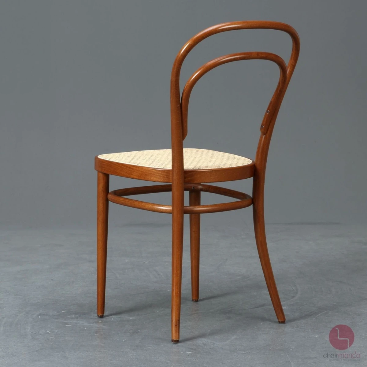 Thonet 214 Nussbaum Braun Bugholzstuhl mit neuem Geflecht gebraucht