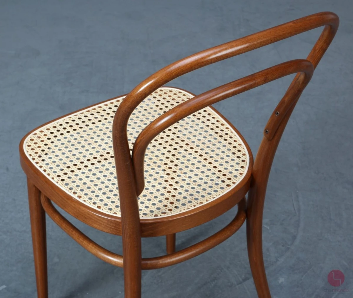 Thonet 214 Nussbaum Braun Bugholzstuhl mit neuem Geflecht gebraucht