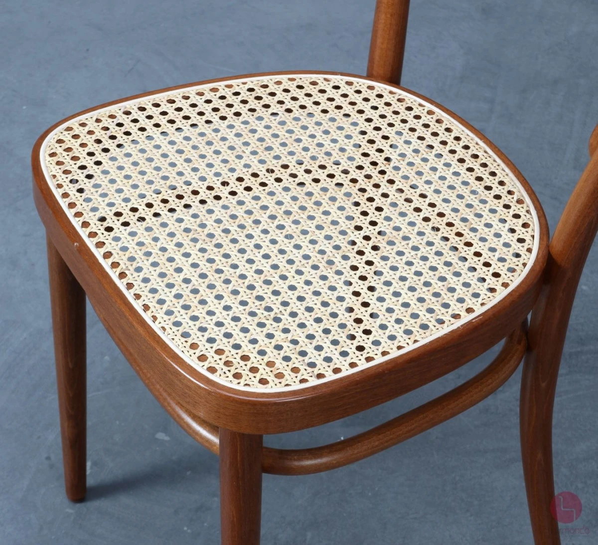 Thonet 214 Nussbaum Braun Bugholzstuhl mit neuem Geflecht gebraucht