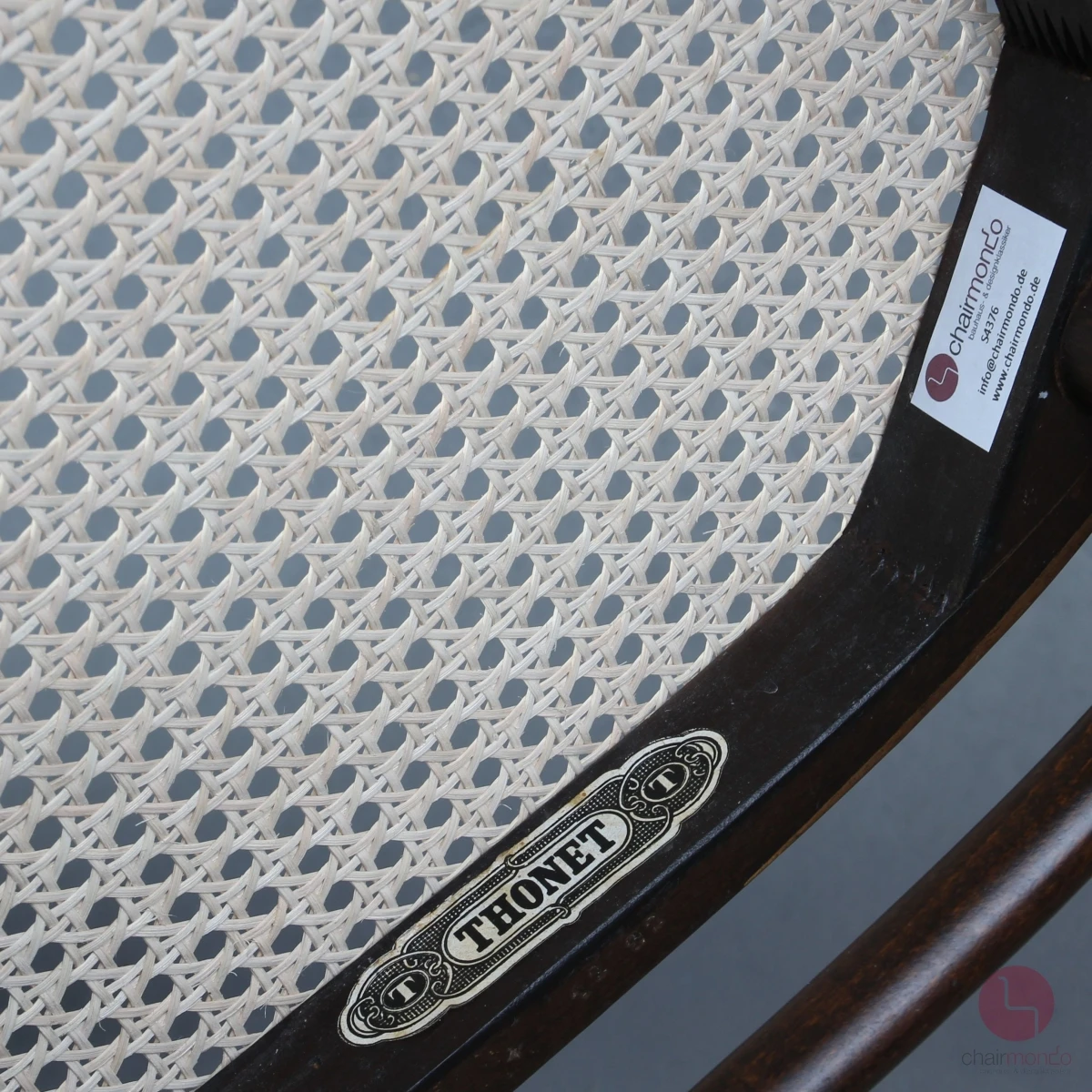 Thonet 215 R Dunkelbraun Bugholzstuhl mit neuem Geflecht gebraucht