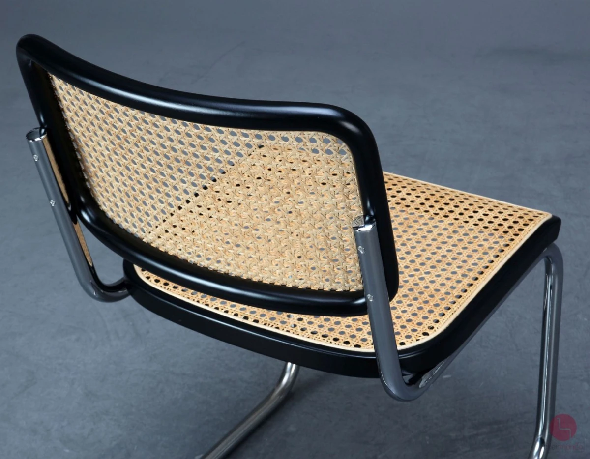 Thonet S32 Schwarz Freischwinger mit Wiener Geflecht restauriert