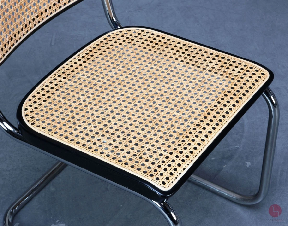 Thonet S32 Schwarz Freischwinger mit Wiener Geflecht restauriert