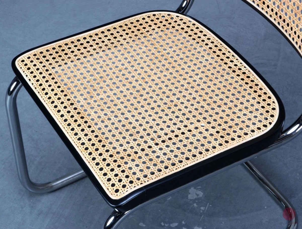 Thonet S32 Schwarz Freischwinger mit Wiener Geflecht restauriert